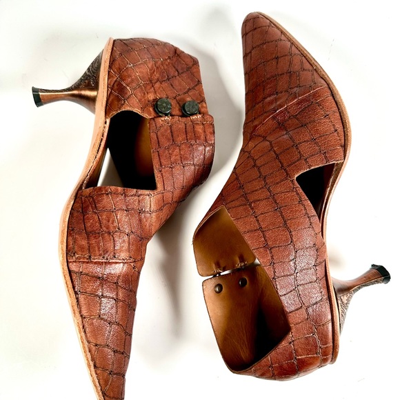 Cydwoq Vintage Kitten Heel Ankle Boots - Picture 6 of 13